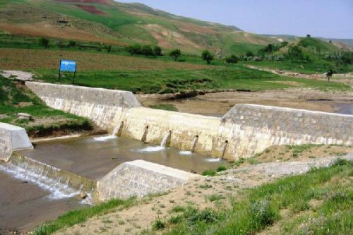 اجرای قانون آبخیزداری به مدیریت جامع حوضه های آبخیز کمک می نماید